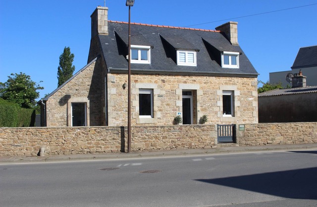 Stone house 3km from the beach and close to all amenities.