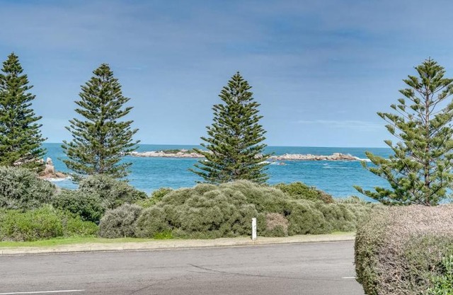 Stoneferry- A Beachfront Beauty - Free Wifi