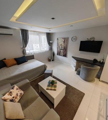 Studio 25, Студентски град зад Joy Station