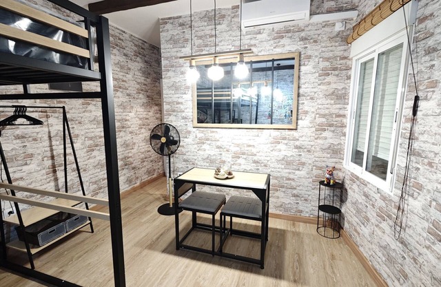 Studio Apartment 'Apartamento Sanz' with Private Terrace, Wi-Fi and Air Conditioning