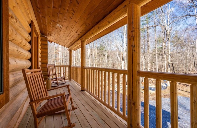 Studio apartment at Sugarloaf Log House