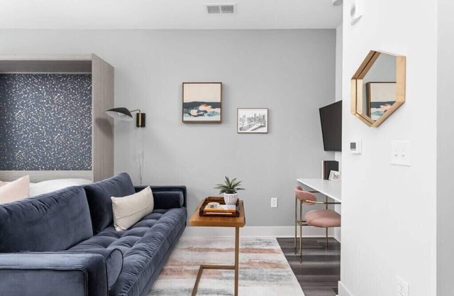 Studio Apt in the Center of Downtown by Cozysuites