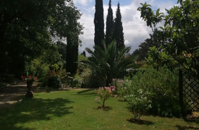 Studio Avec Terrasse Couverte et Jardin au Calme