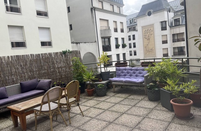 Studio Avec une Grande Terrasse 35m2 au Coeur du 11eme Arrondissement de Paris