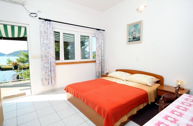 Studio flat near beach Ubli, Lastovo (AS-8354-a)