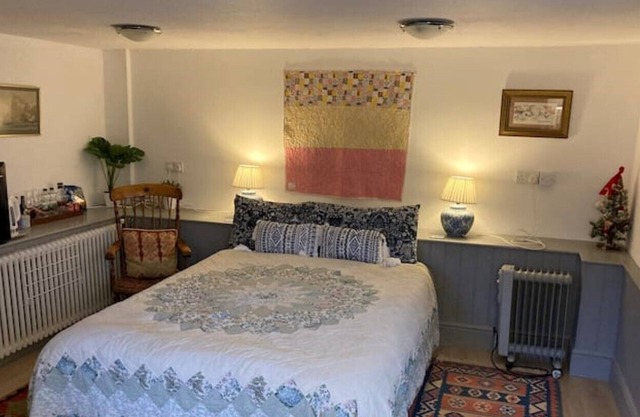 Studio flat on quiet street close to the beach