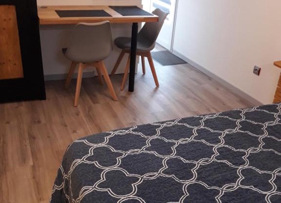 studio 1ere étage dans maison privée