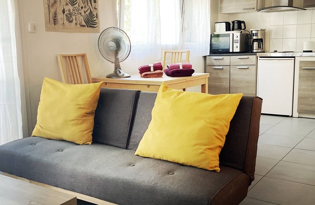 Studio in Annecy with private parking. Explore the region and visit the town!