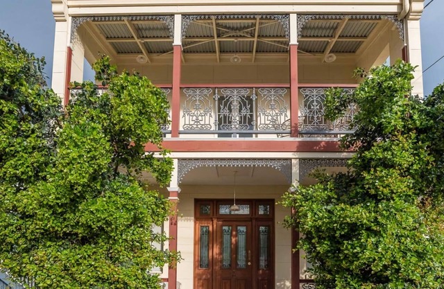 Studio in Ashgrove W Bedroom Loft