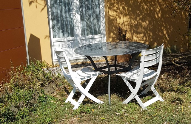 Studio in quiet garden