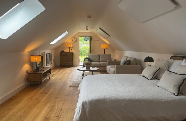 Studio-King Bed-Wye Valley Views