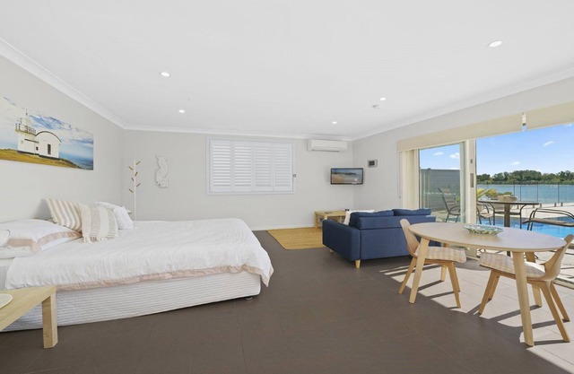 Studio Living - 76 Hibbard Drive