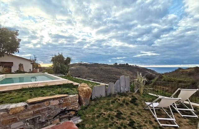 Studio mit Terrasse und Pool