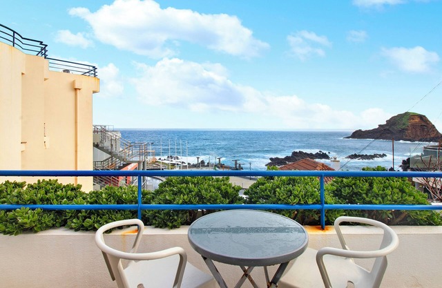 Studio 'Ninho Gaivota' with Breathtaking Sea View, A/C, Wi-Fi & Balcony