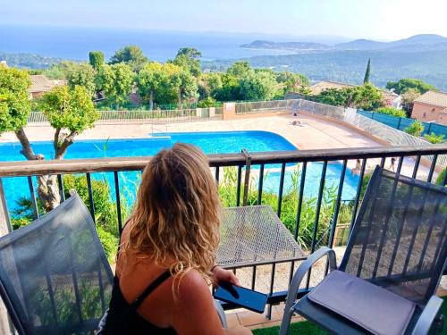 STUDIO POOL HOUSE MDT 2 ETOILES VUE MER PANORAMIQUE AMAZING SEA VIEW WIFI LINGE LINEN INCLUT AIRCONDITIOn