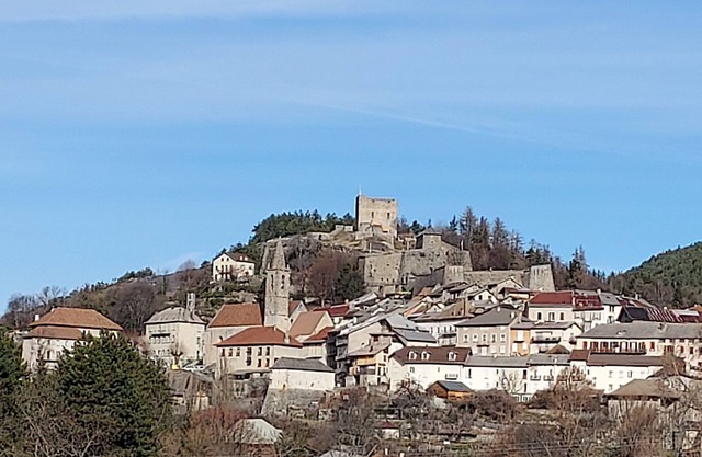 Studio village center Seyne 04140