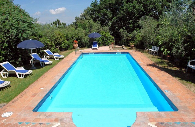 Stunning private villa for 9 guests with private pool, WIFI, TV, patio, pets allowed and parking