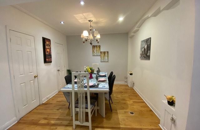 Stunning 5-Bdrm Home, Gorgeous & Renovated, near Canal Lachine, family size