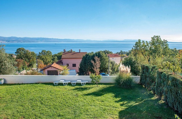 Stunning apartment in Ika with WiFi