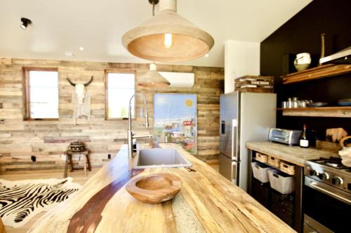 Stunning Design Rental Incredible for a Luxury Escape in Lone Pine, California