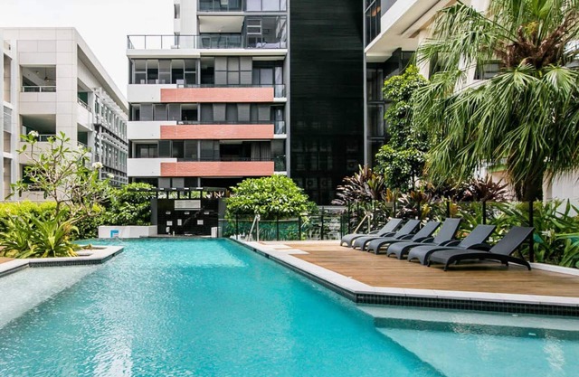 Stunning Family Resort-like apartment in South Brisbane Huge Balcony Pool Gym Cafe Fast WIFI Carpark