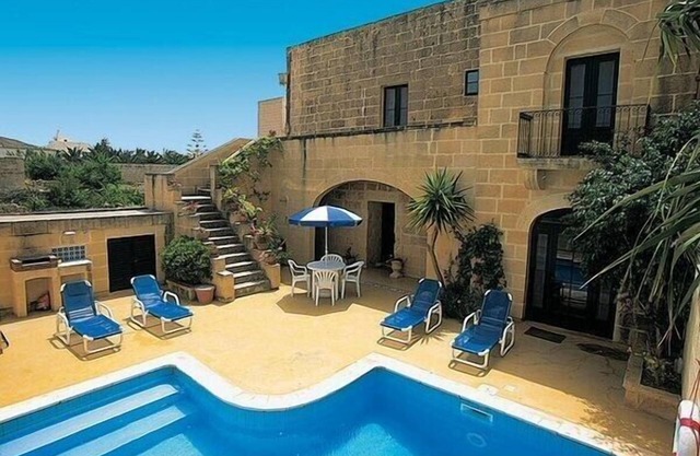 Stunning farmhouse with pool