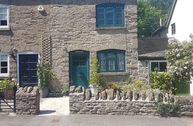 Stunning Grade II Listed Country Village Cottage