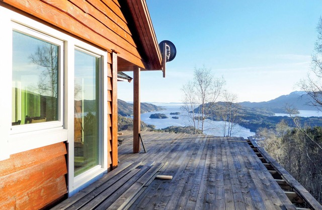 Stunning home in Holmefjord