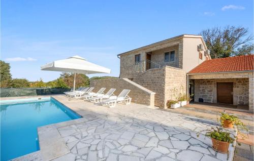 Stunning Home In Unesic