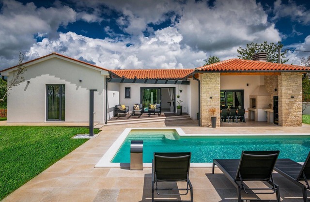 Stunning home in Zminj