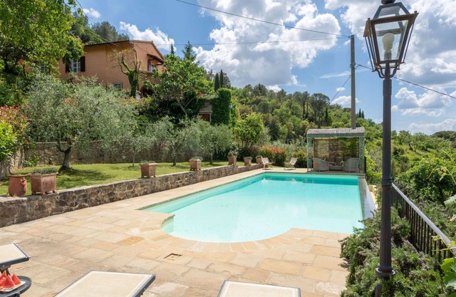 Stunning private villa for 6 people with private pool, WIFI, TV, patio, pets allowed and parking