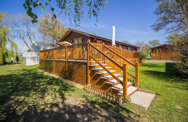 Stunning lodge with free WiFi for hire at Carlton Meres in Suffolk ref 60013M