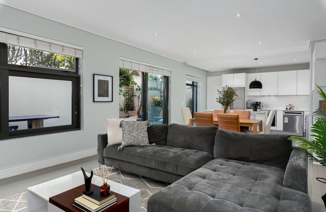 Stunning Modern Apartment in The Richmond