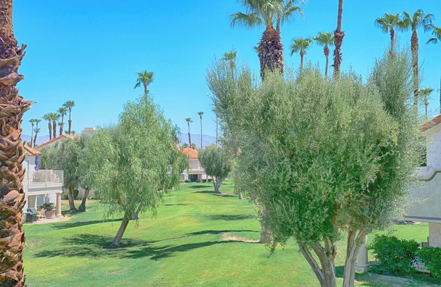 Stunning Mountain & Golf Views
