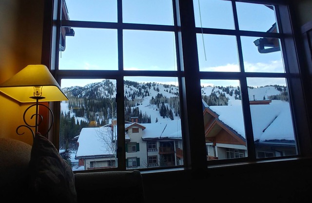 Stunning Mountain Views from Quiet Penthouse Powderhorn Condo