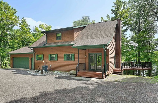 Stunning Presque Isle Home - Kayak I Fire Pit I Pontoon Rental