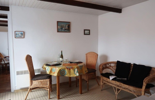 Stunning private villa for 2 people with pets allowed and parking
