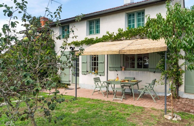Stunning private villa for 4 guests with WIFI, TV, terrace, pets allowed and parking