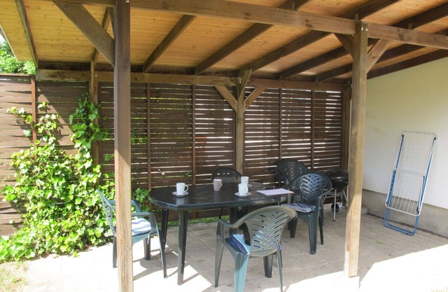 Stunning private villa for 6 guests with TV, terrace, pets allowed and parking