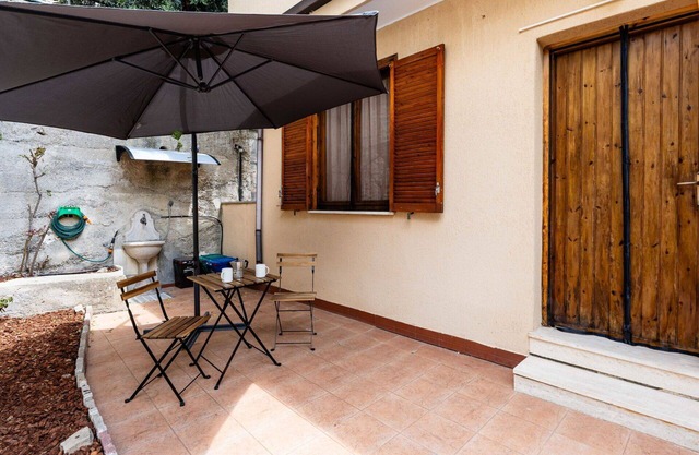 Stunning villa for 3 people with A/C, WIFI, TV, balcony, pets allowed and parking