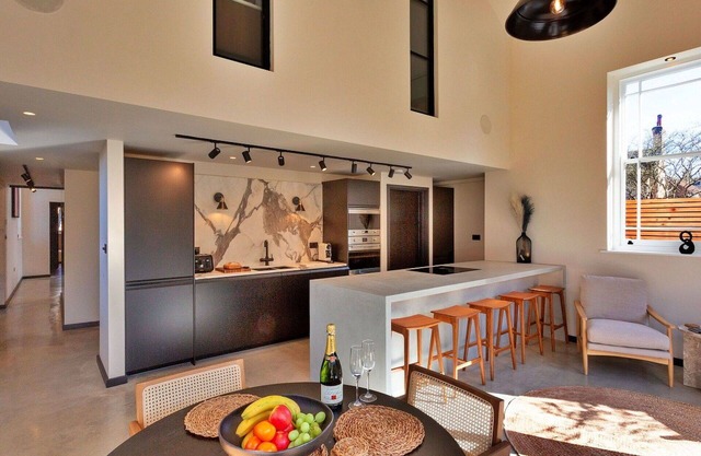 Stunning villa for 6 guests with WIFI, pets allowed and parking