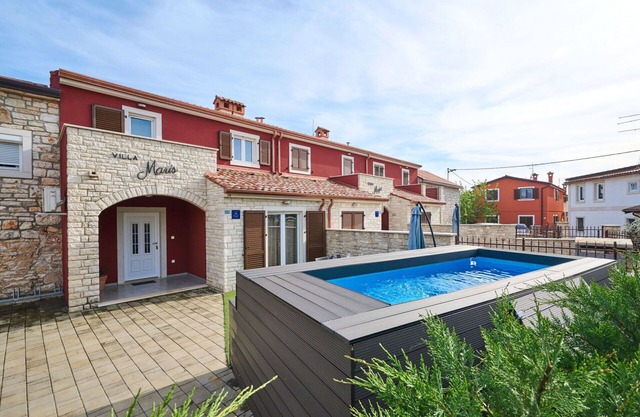 Stunning villa for 6 guests with A/C, WIFI, private pool, TV, terrace, pets allowed and parking