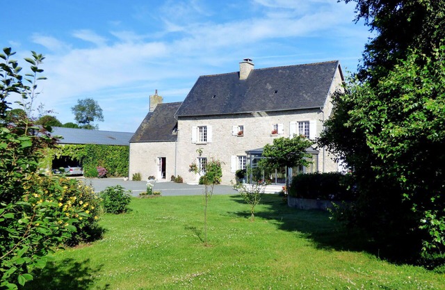 Stunning villa for 7 guests with WIFI, TV, terrace, pets allowed and parking
