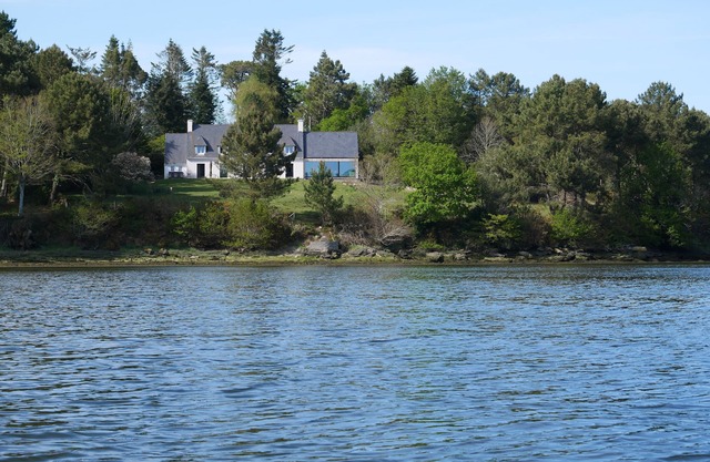 Stunning villa on a water-sea river (close to Bénodet's estuary)