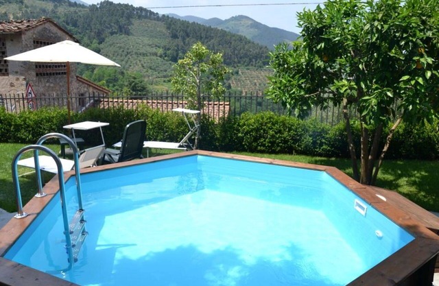 Stunning villa with WIFI, A/C, private pool, TV, terrace, panoramic view, parking, close to Lucca