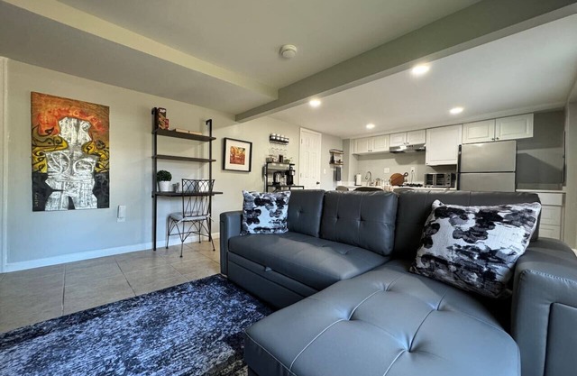 Stylish 1BR Near Tysons, Wolf Trap & Metro Access