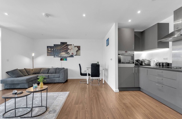 Stylish 2-bedroom Apartment with City Views & Cosy vibe.