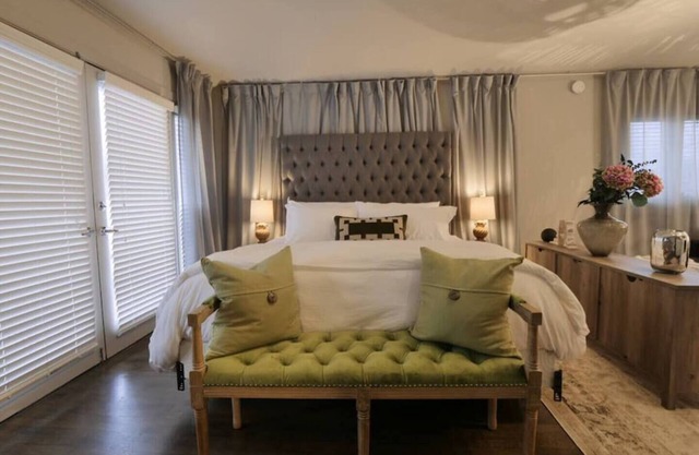 Stylish 2BD Condo in Quiet Neighborhood