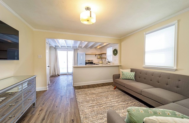 Stylish 2BR n Old Town Greenwood