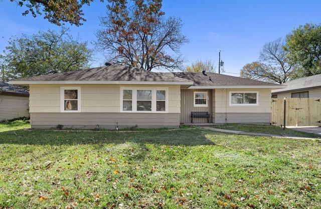 Stylish 3BR with BBQ Patio and Smart TV Lounge